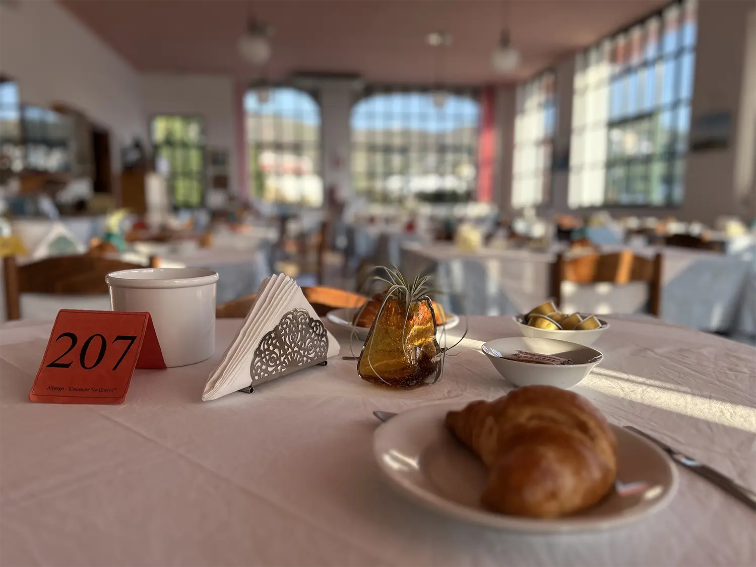 Cucina e ambiente del ristorante Le Querce